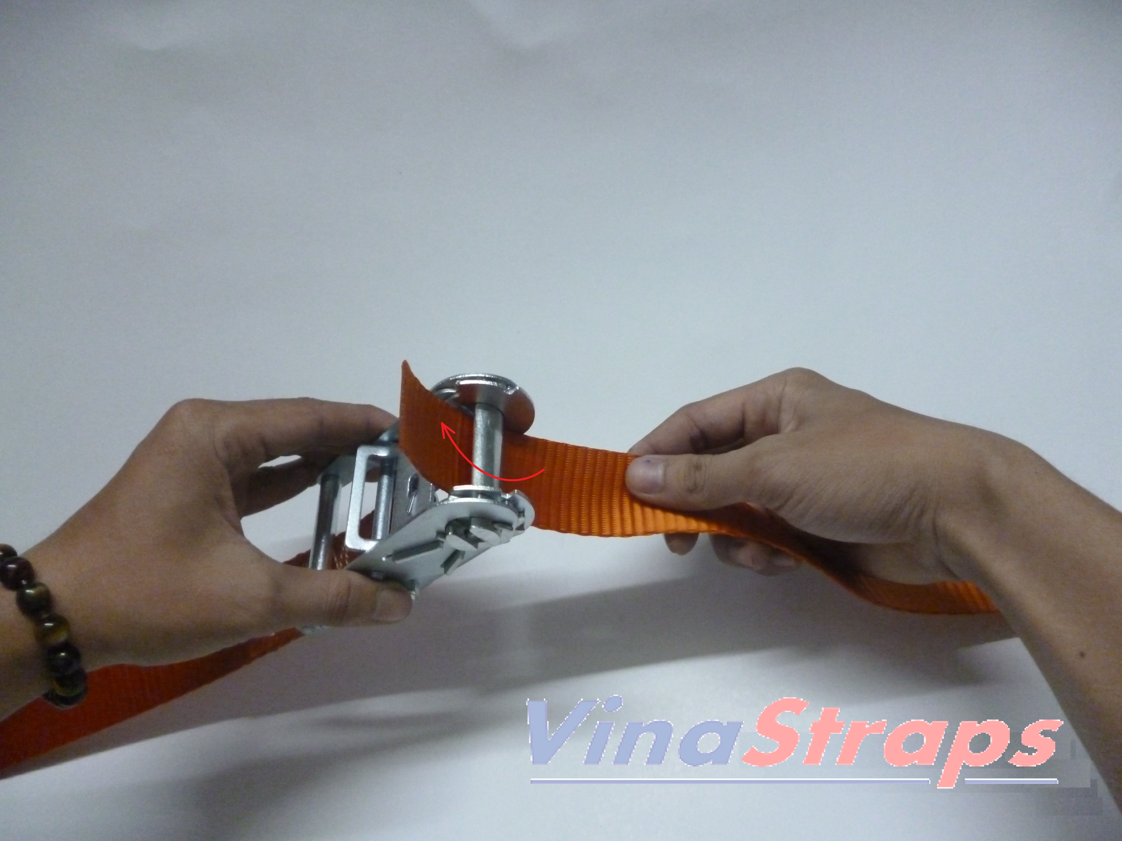 HOW TO USE RATCHET STRAPS